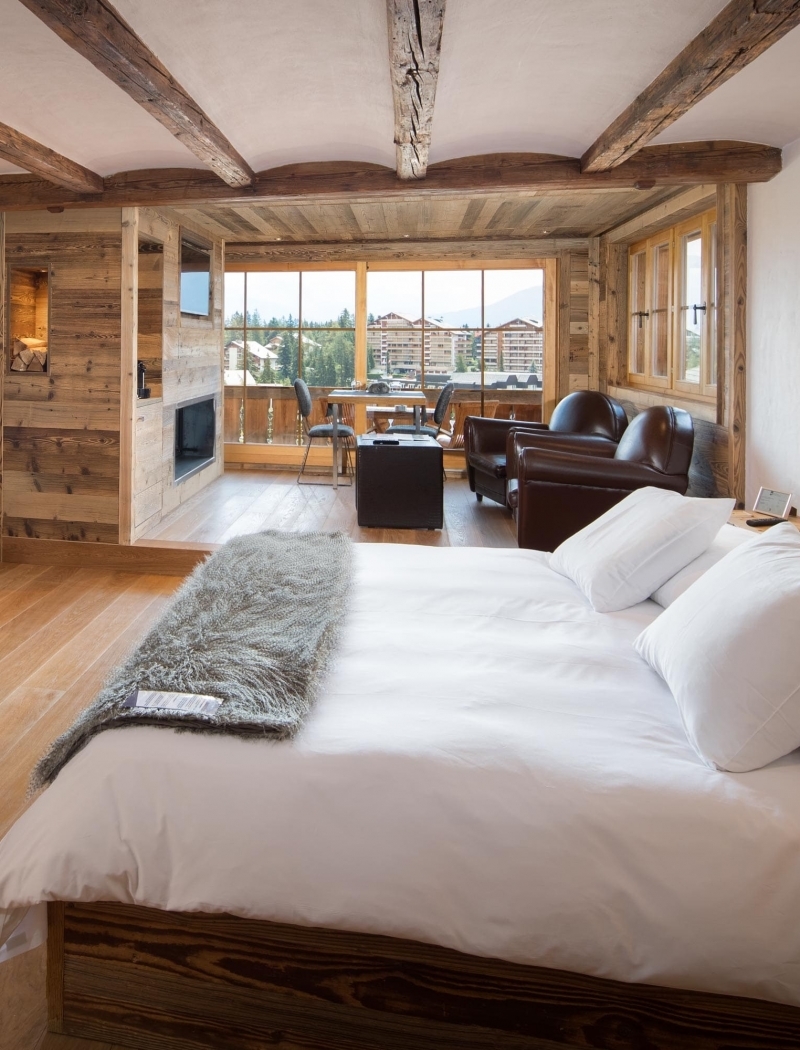 Un espace généreux offrant confort, lumière naturelle et atmosphère alpine raffinée.