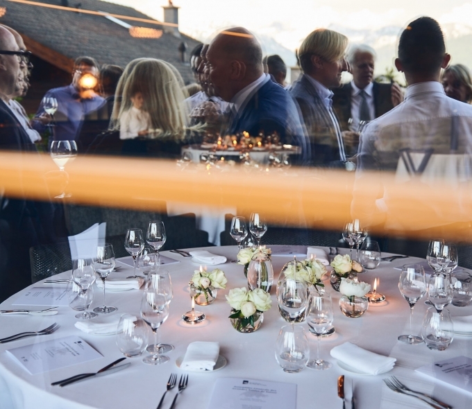 Mariages, anniversaires et réceptions privées prennent une dimension unique grâce au savoir-faire du chef Franck Reynaud.