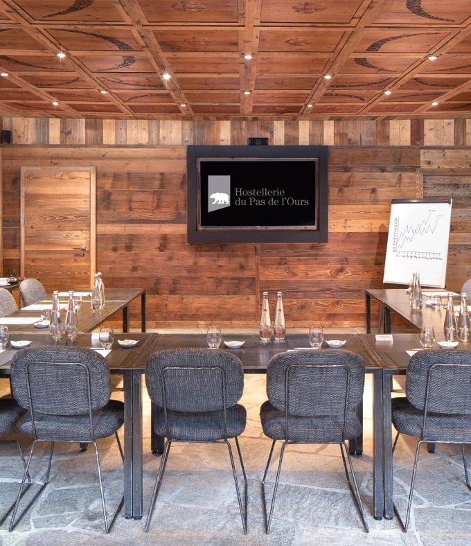 Organisieren Sie Ihre Meetings, Vorstandssitzungen und Seminare in einer inspirierenden Umgebung im Herzen der Schweizer Alpen.