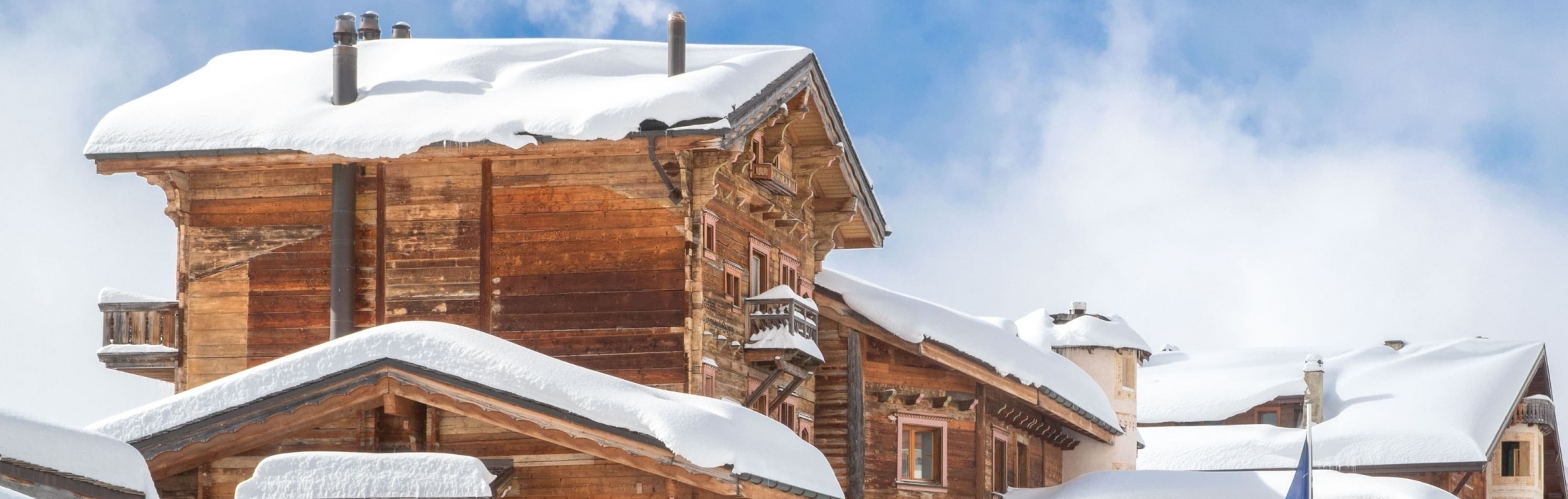Book the Hostellerie du Pas de l'Ours exclusively and enjoy a 5-star hotel entirely dedicated to your guests in the heart of the Swiss Alps.
