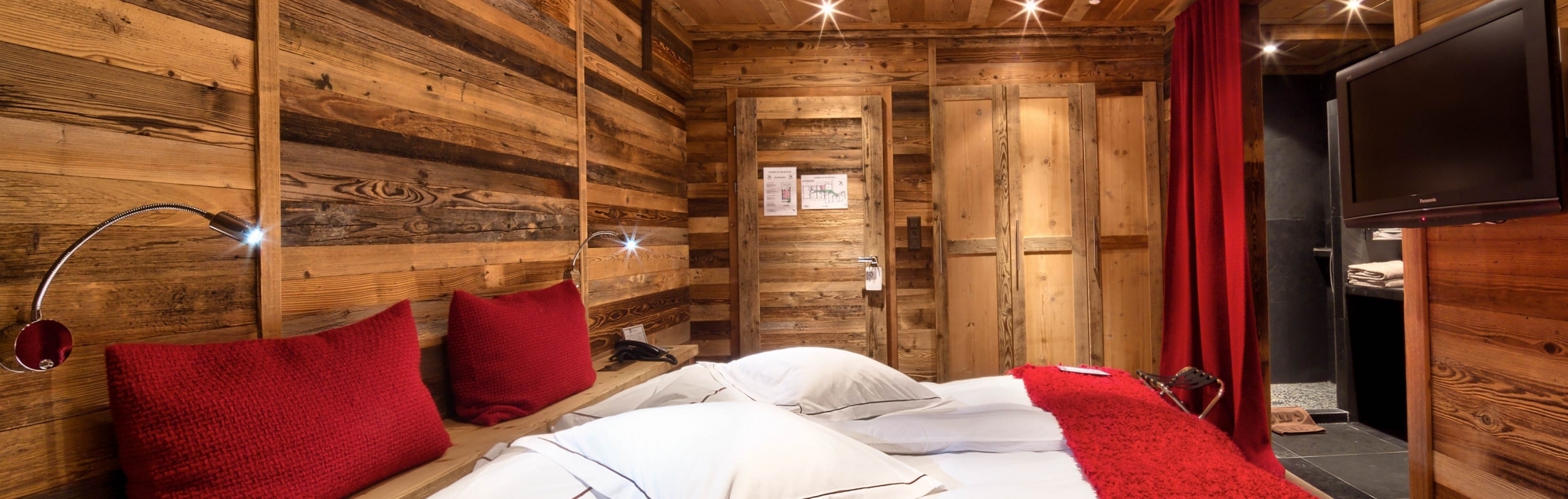 A cozy room inspired by traditional Alpine chalets in the heart of Crans-Montana.